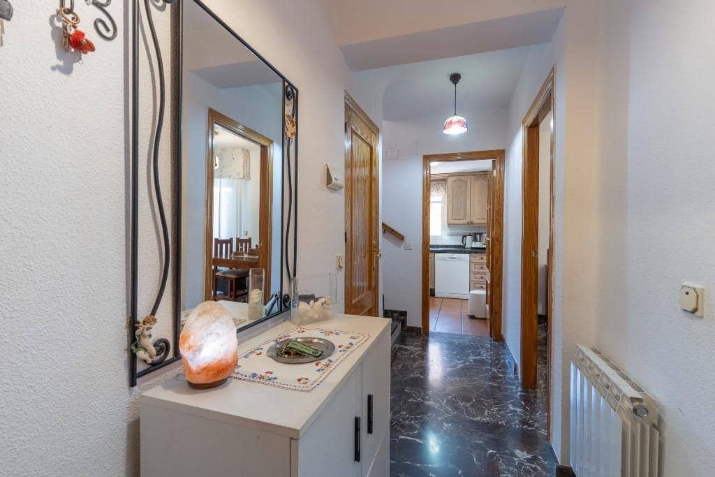 6 bedroom Semi-detached Villa for sale in Huetor Vega with pool garage - € 320,000 (Ref: 9436197)