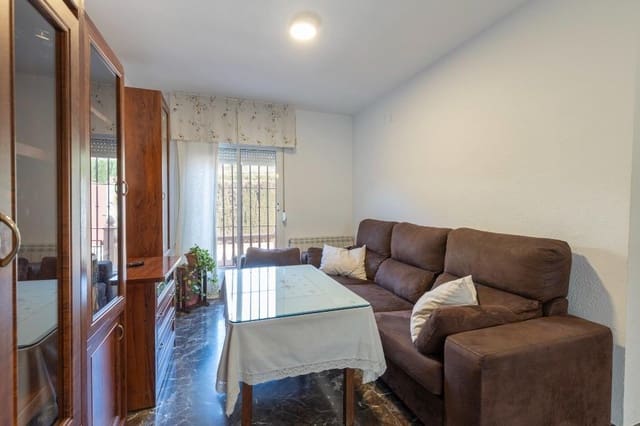 6 soveværelse Semi-Rækkehus til salg i Huétor Vega med swimmingpool garage - € 320.000 (Ref: 9436197)