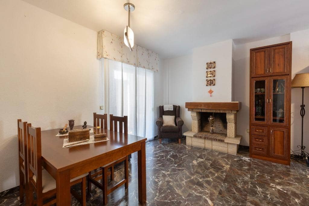 6 bedroom Semi-detached Villa for sale in Huetor Vega with pool garage - € 320,000 (Ref: 9436197)