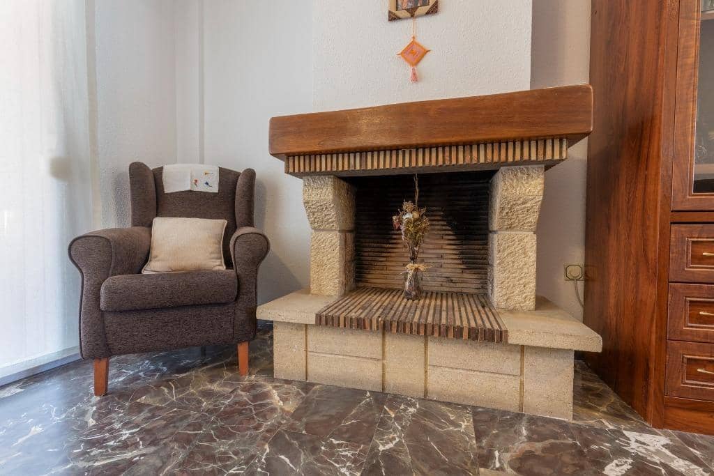 6 bedroom Semi-detached Villa for sale in Huetor Vega with pool garage - € 320,000 (Ref: 9436197)