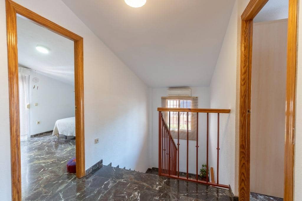 6 bedroom Semi-detached Villa for sale in Huetor Vega with pool garage - € 320,000 (Ref: 9436197)