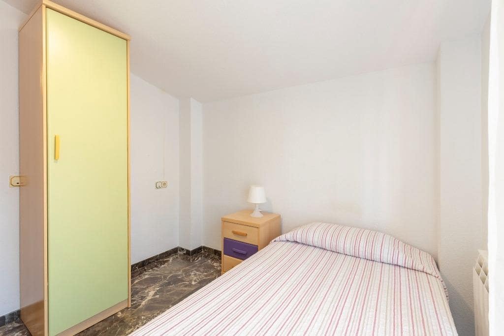 6 bedroom Semi-detached Villa for sale in Huetor Vega with pool garage - € 320,000 (Ref: 9436197)