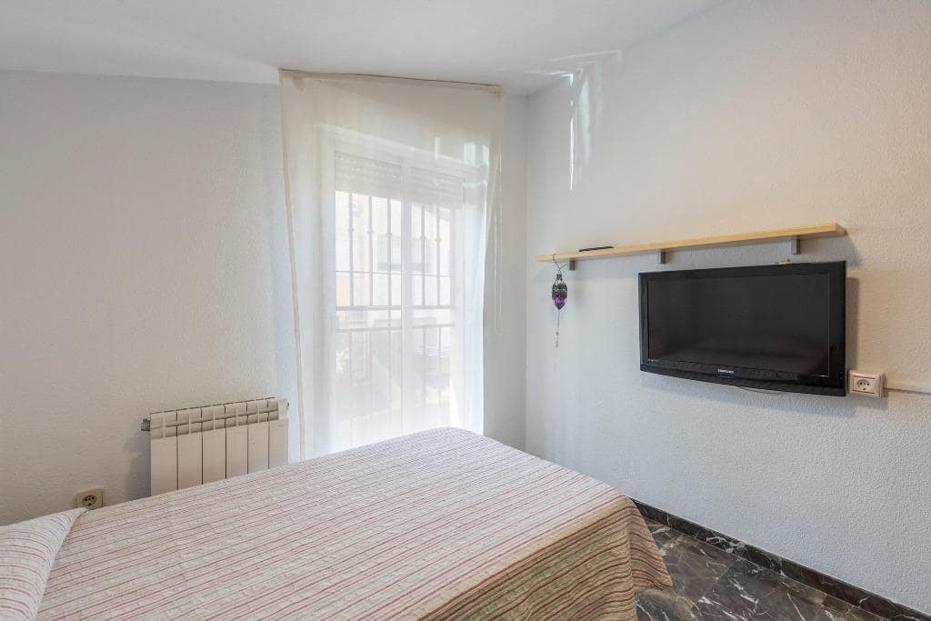 6 bedroom Semi-detached Villa for sale in Huetor Vega with pool garage - € 320,000 (Ref: 9436197)