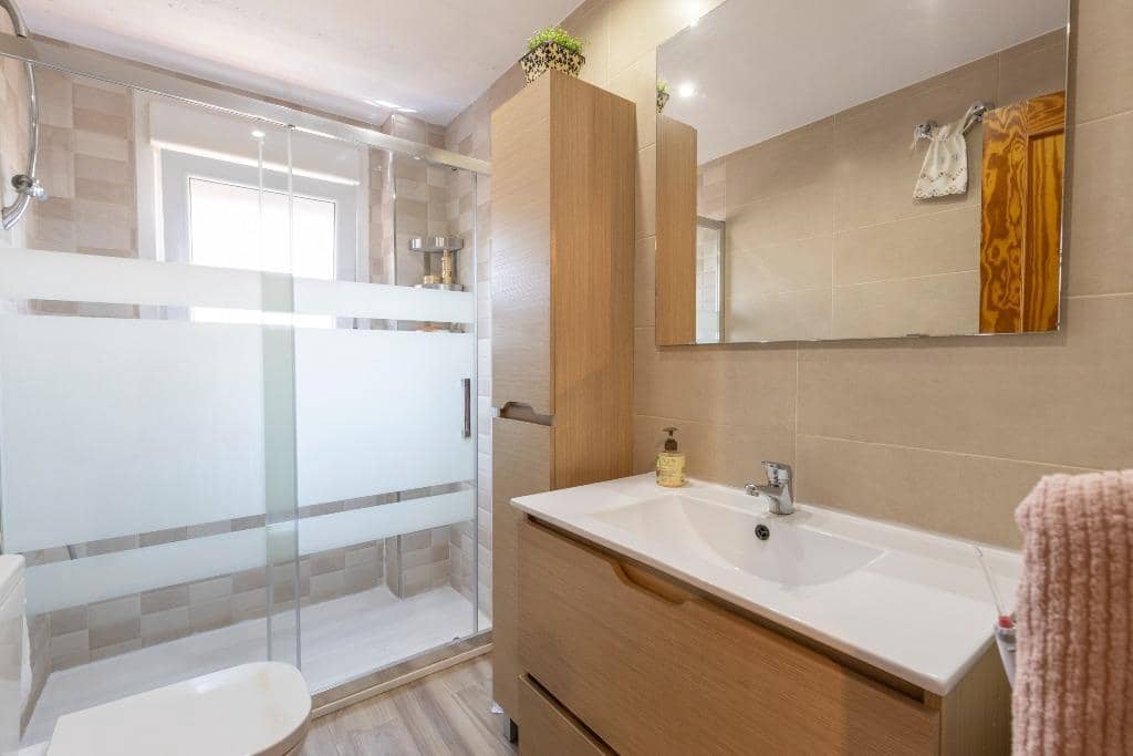 6 bedroom Semi-detached Villa for sale in Huetor Vega with pool garage - € 320,000 (Ref: 9436197)