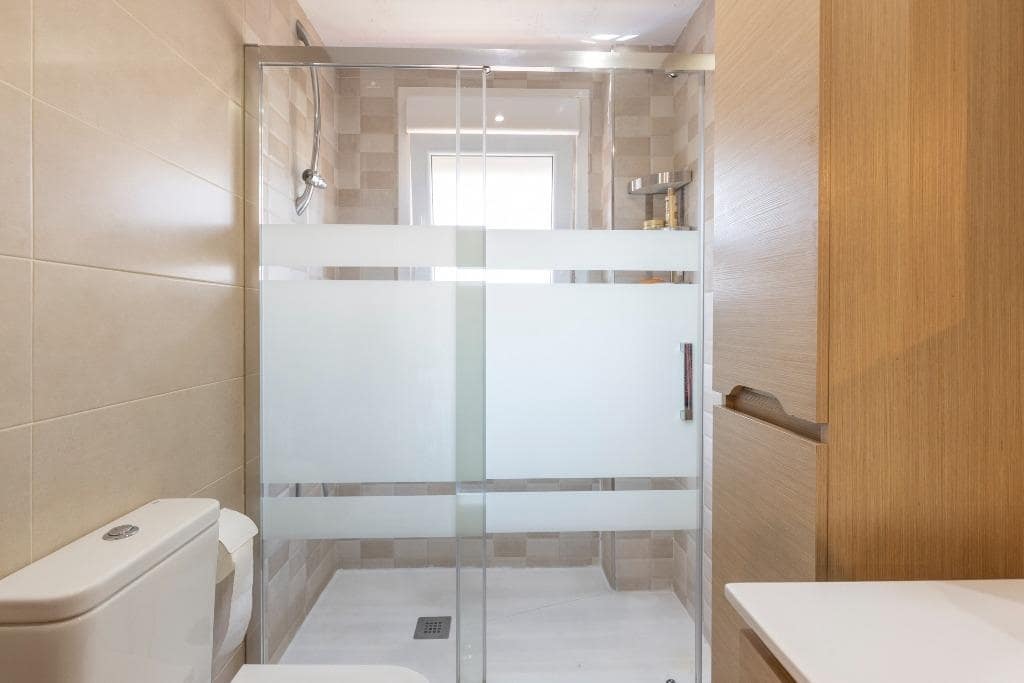 6 bedroom Semi-detached Villa for sale in Huetor Vega with pool garage - € 320,000 (Ref: 9436197)