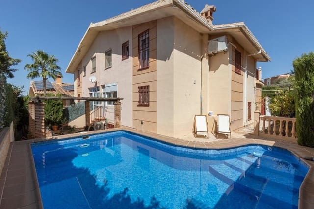 6 soveværelse Semi-Rækkehus til salg i Huétor Vega med swimmingpool garage - € 320.000 (Ref: 9436197)