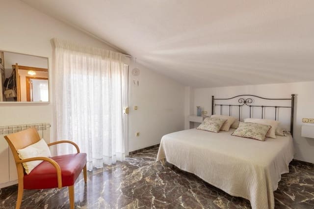 6 soveværelse Semi-Rækkehus til salg i Huétor Vega med swimmingpool garage - € 320.000 (Ref: 9436197)