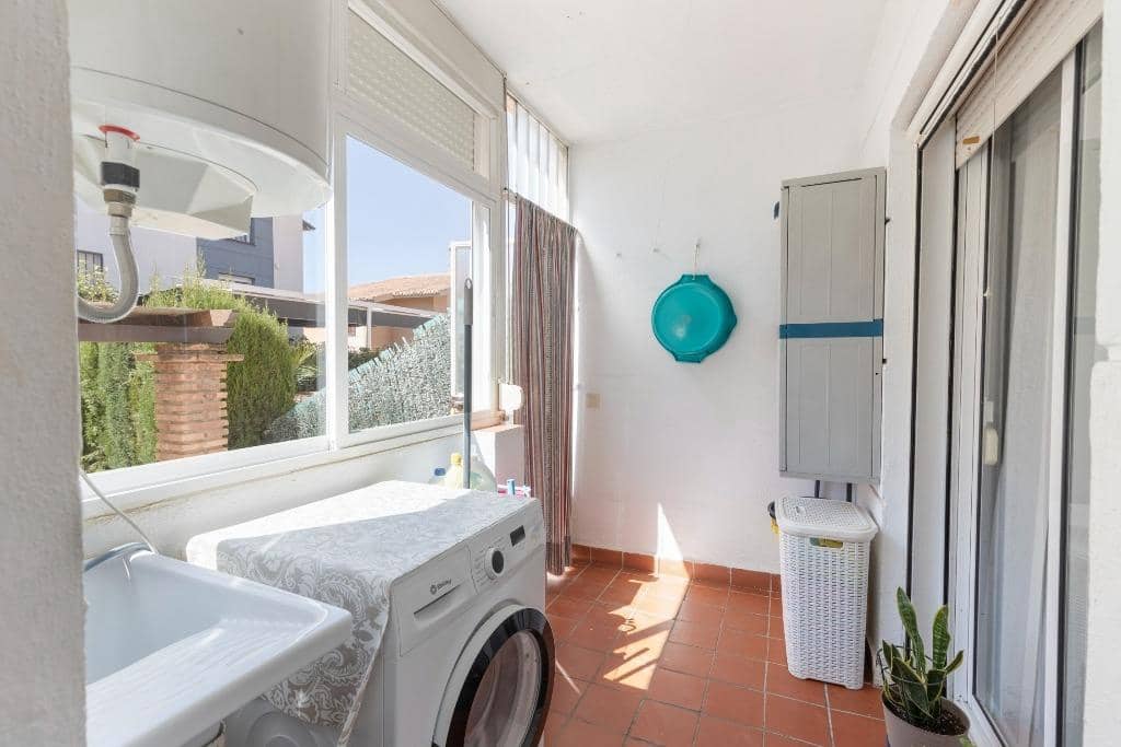 6 bedroom Semi-detached Villa for sale in Huetor Vega with pool garage - € 320,000 (Ref: 9436197)