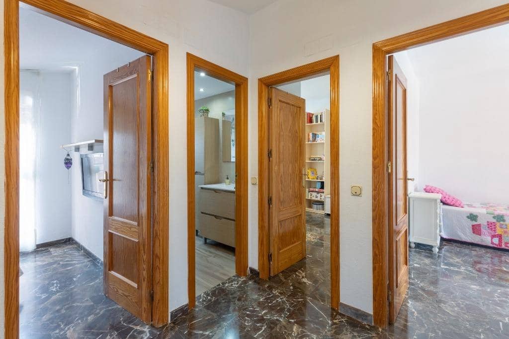 6 bedroom Semi-detached Villa for sale in Huetor Vega with pool garage - € 320,000 (Ref: 9436197)