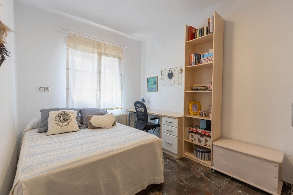 6 bedroom Semi-detached Villa for sale in Huetor Vega with pool garage - € 320,000 (Ref: 9436197)