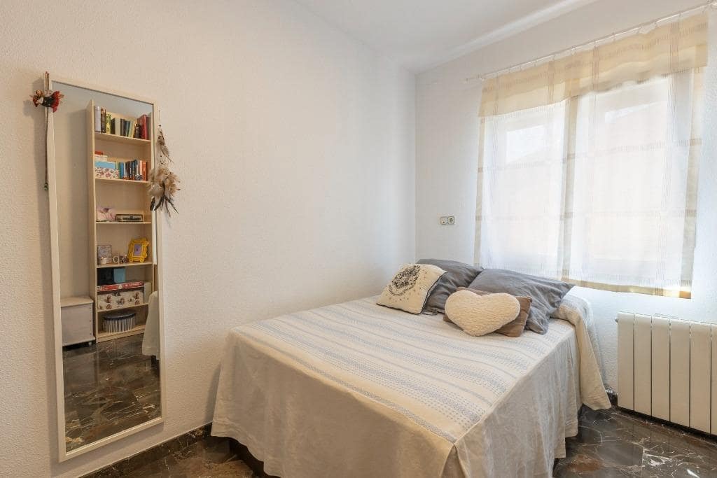 6 bedroom Semi-detached Villa for sale in Huetor Vega with pool garage - € 320,000 (Ref: 9436197)