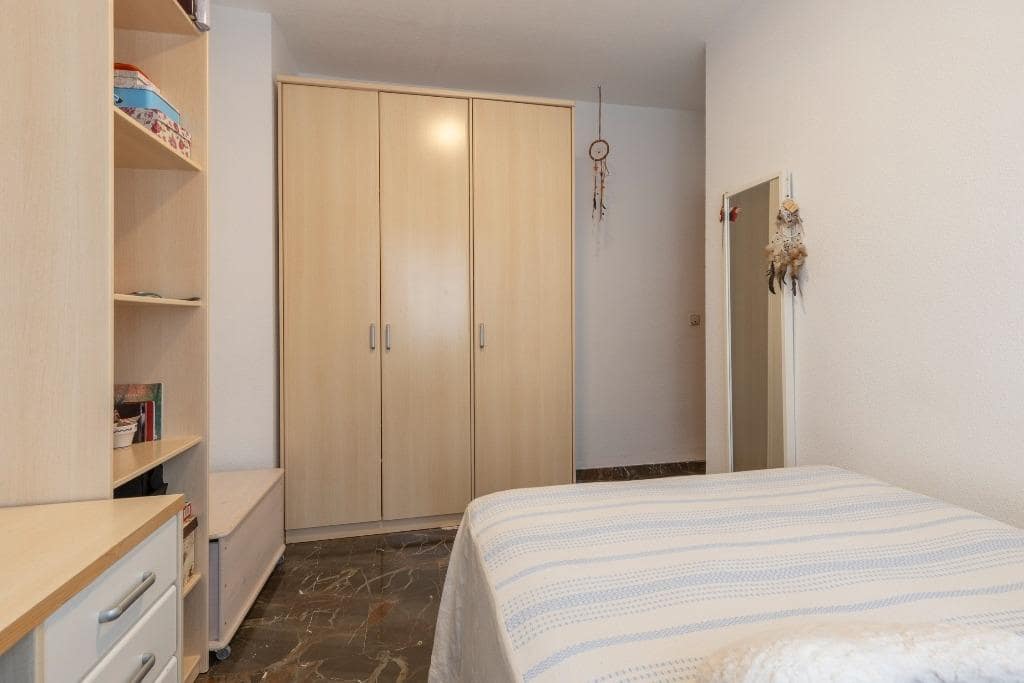 6 bedroom Semi-detached Villa for sale in Huetor Vega with pool garage - € 320,000 (Ref: 9436197)