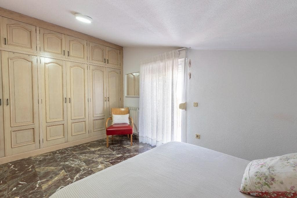 6 bedroom Semi-detached Villa for sale in Huetor Vega with pool garage - € 320,000 (Ref: 9436197)