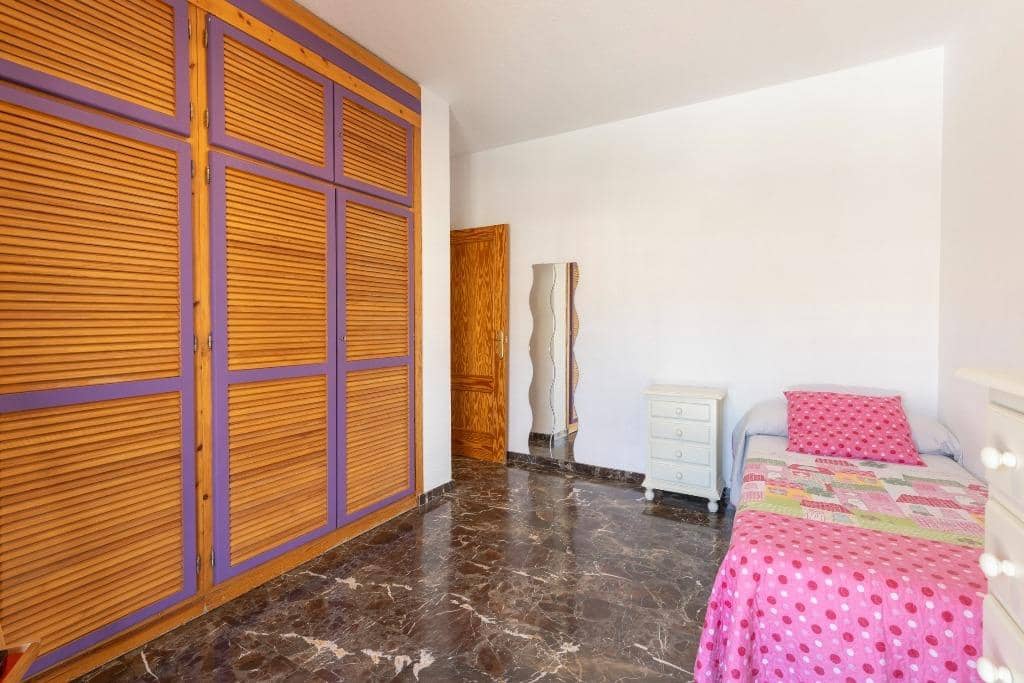 6 bedroom Semi-detached Villa for sale in Huetor Vega with pool garage - € 320,000 (Ref: 9436197)