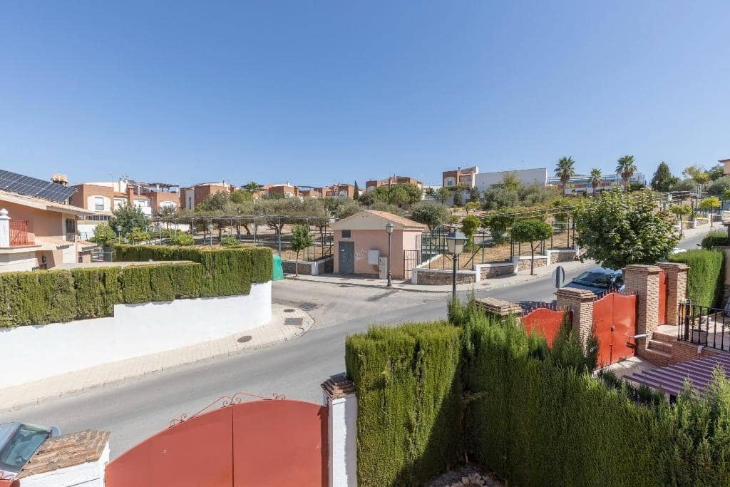 6 bedroom Semi-detached Villa for sale in Huetor Vega with pool garage - € 320,000 (Ref: 9436197)