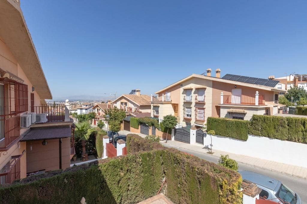 6 bedroom Semi-detached Villa for sale in Huetor Vega with pool garage - € 320,000 (Ref: 9436197)