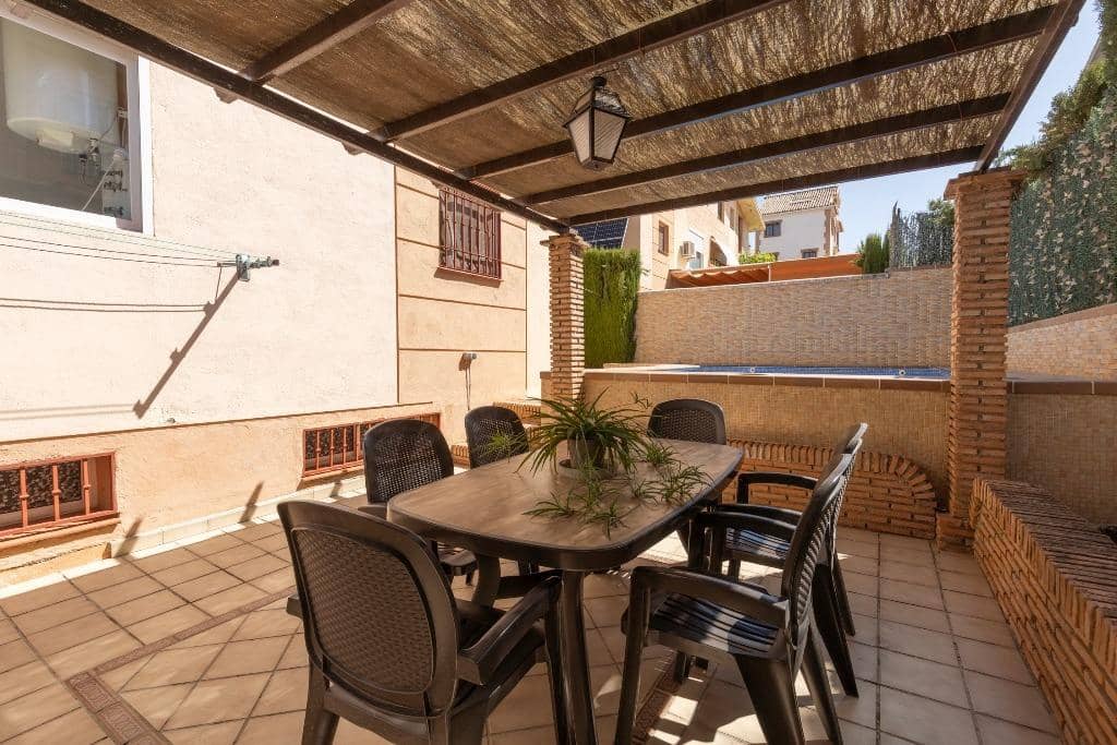 6 bedroom Semi-detached Villa for sale in Huetor Vega with pool garage - € 320,000 (Ref: 9436197)
