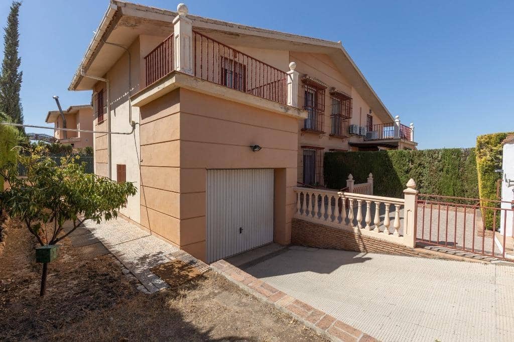 6 bedroom Semi-detached Villa for sale in Huetor Vega with pool garage - € 320,000 (Ref: 9436197)