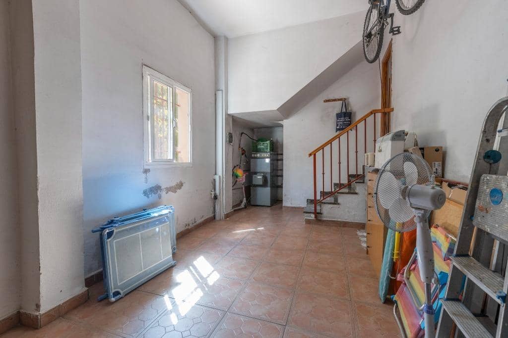 6 bedroom Semi-detached Villa for sale in Huetor Vega with pool garage - € 320,000 (Ref: 9436197)