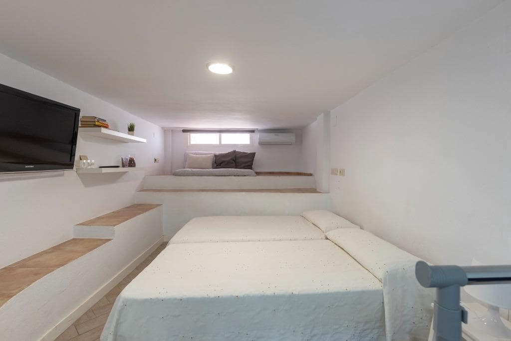 6 bedroom Semi-detached Villa for sale in Huetor Vega with pool garage - € 320,000 (Ref: 9436197)