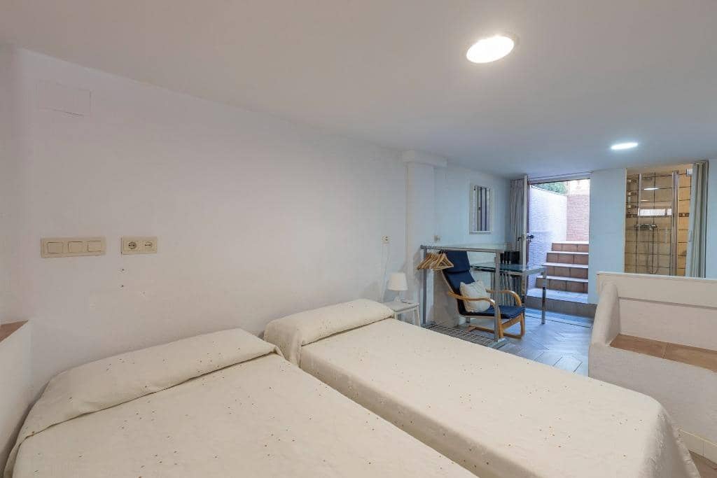 6 bedroom Semi-detached Villa for sale in Huetor Vega with pool garage - € 320,000 (Ref: 9436197)