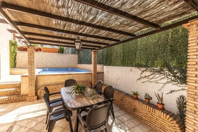 6 soveværelse Semi-Rækkehus til salg i Huétor Vega med swimmingpool garage - € 320.000 (Ref: 9436197)