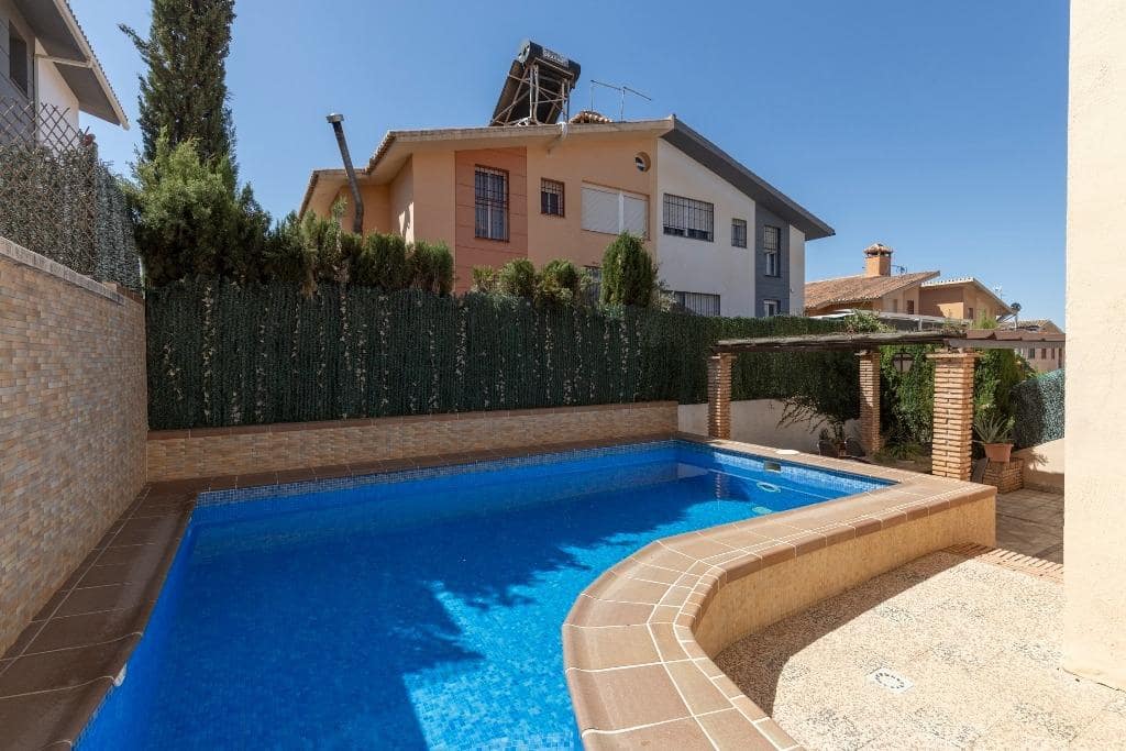 6 bedroom Semi-detached Villa for sale in Huetor Vega with pool garage - € 320,000 (Ref: 9436197)