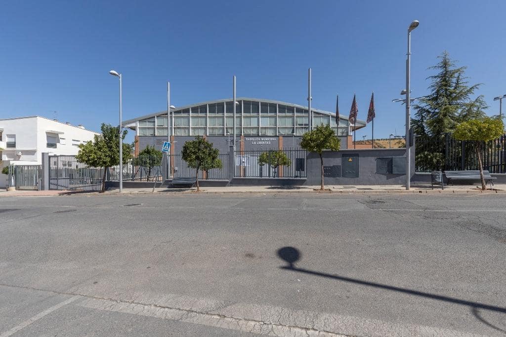 6 bedroom Semi-detached Villa for sale in Huetor Vega with pool garage - € 320,000 (Ref: 9436197)