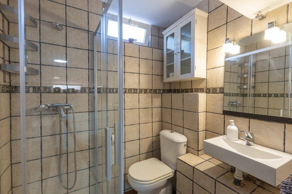 6 bedroom Semi-detached Villa for sale in Huetor Vega with pool garage - € 320,000 (Ref: 9436197)