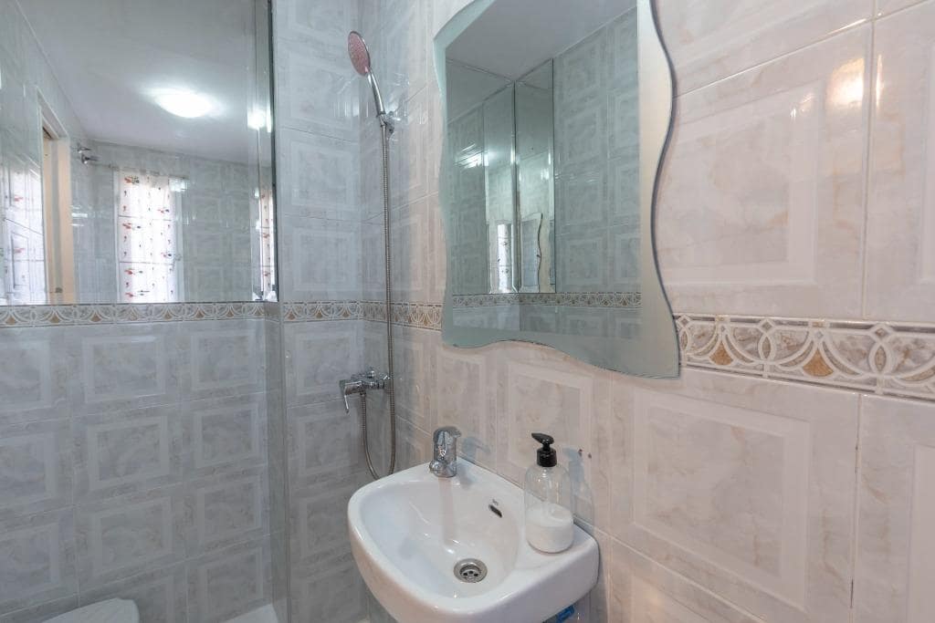 6 bedroom Semi-detached Villa for sale in Huetor Vega with pool garage - € 320,000 (Ref: 9436197)