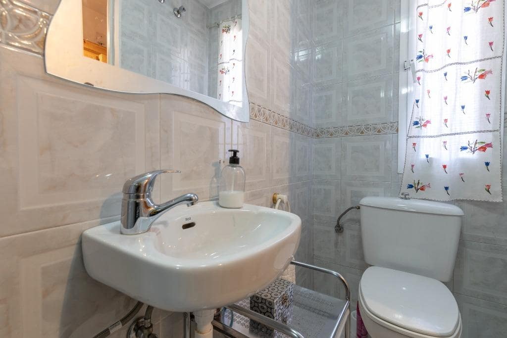 6 bedroom Semi-detached Villa for sale in Huetor Vega with pool garage - € 320,000 (Ref: 9436197)