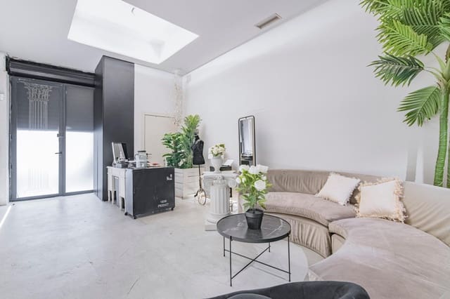 Erhverv til salg i Granada by - € 272.000 (Ref: 9437766)