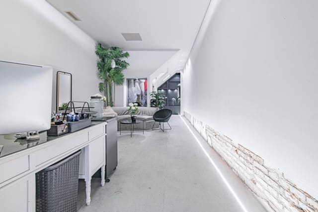 Erhverv til salg i Granada by - € 272.000 (Ref: 9437766)