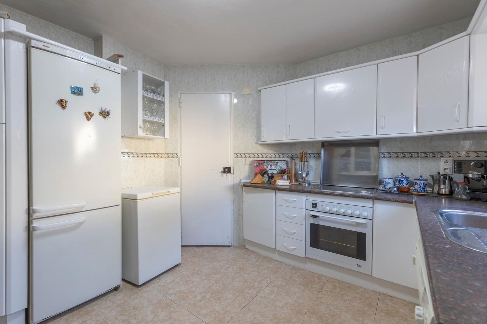 4 soveværelse Villa til salg i Albolote med swimmingpool garage - € 325.000 (Ref: 9437767)