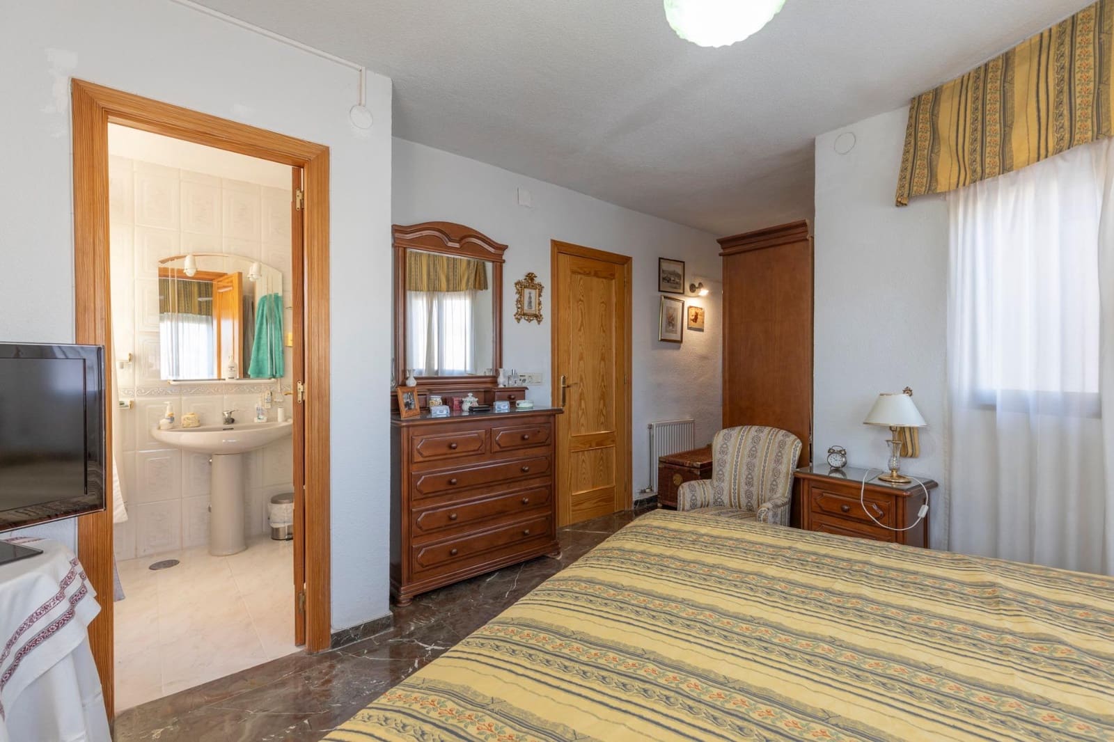 4 soveværelse Villa til salg i Albolote med swimmingpool garage - € 325.000 (Ref: 9437767)