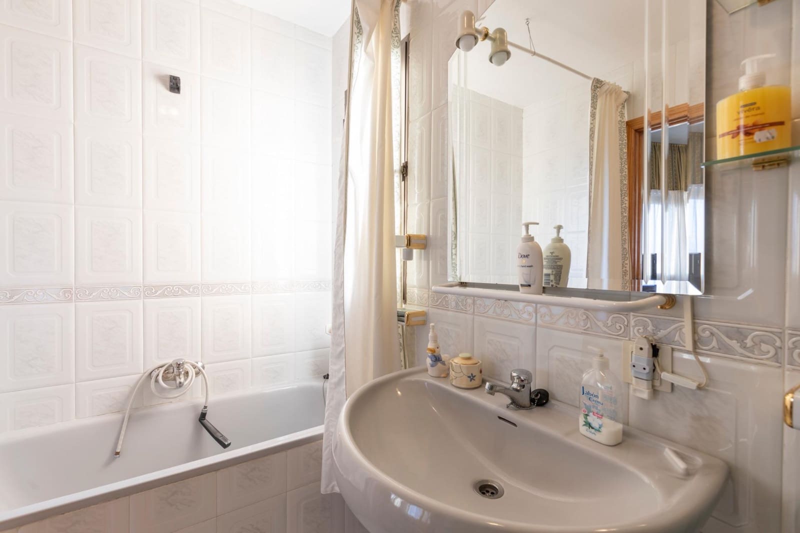 4 soveværelse Villa til salg i Albolote med swimmingpool garage - € 325.000 (Ref: 9437767)