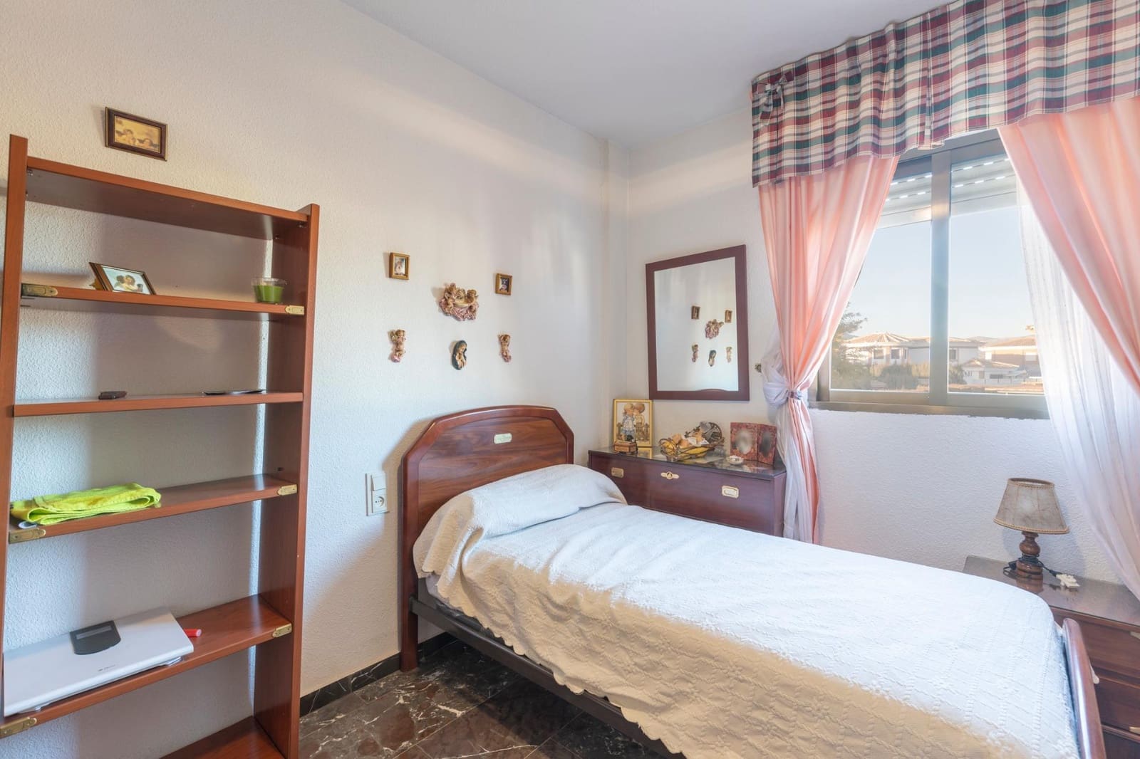 4 soveværelse Villa til salg i Albolote med swimmingpool garage - € 325.000 (Ref: 9437767)