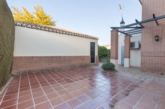 4 soveværelse Villa til salg i Albolote med swimmingpool garage - € 325.000 (Ref: 9437767)