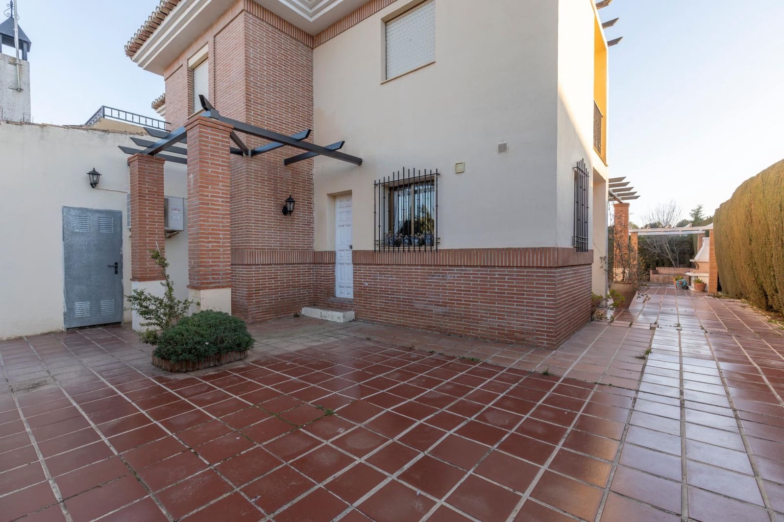 4 soveværelse Villa til salg i Albolote med swimmingpool garage - € 325.000 (Ref: 9437767)