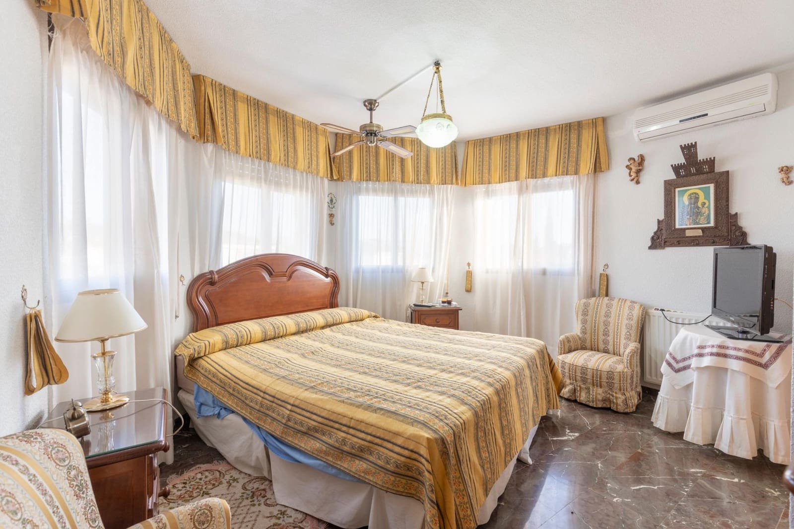 4 soveværelse Villa til salg i Albolote med swimmingpool garage - € 325.000 (Ref: 9437767)