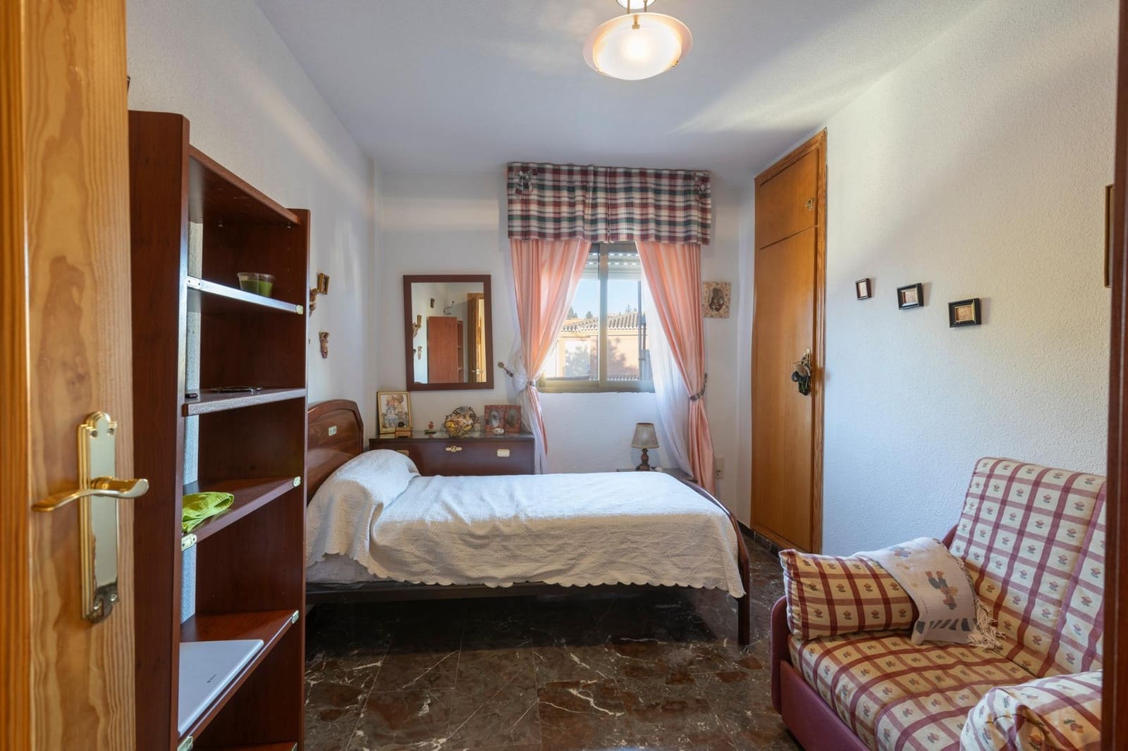 4 soveværelse Villa til salg i Albolote med swimmingpool garage - € 325.000 (Ref: 9437767)