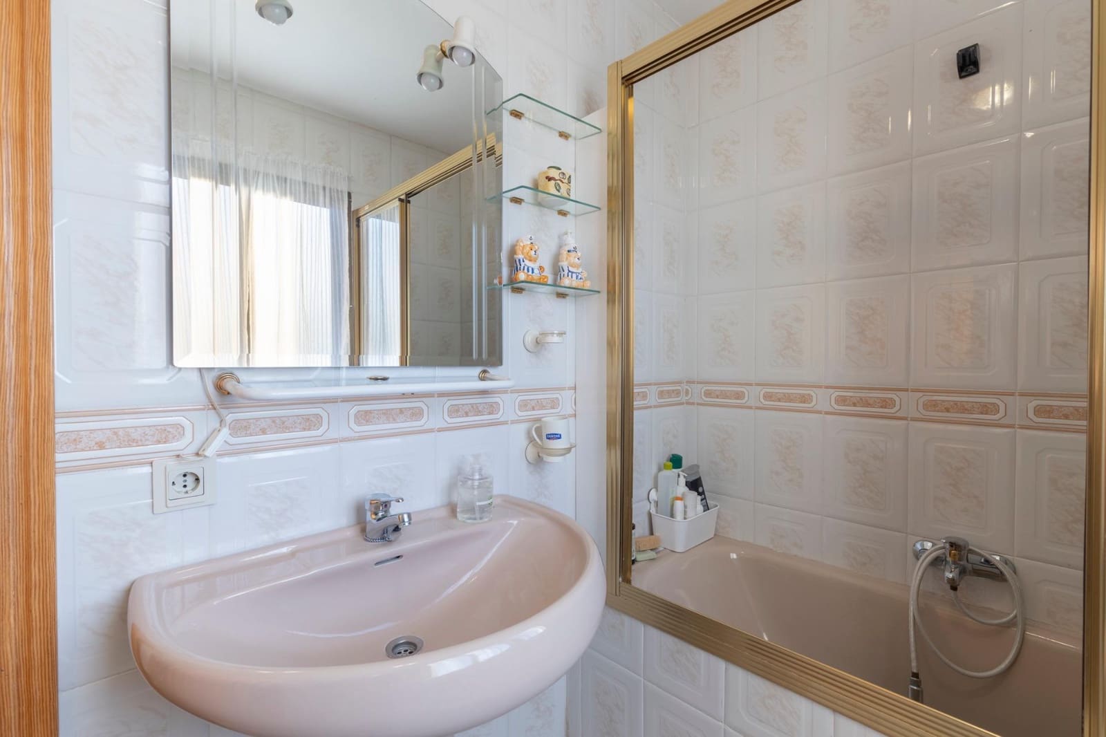 4 soveværelse Villa til salg i Albolote med swimmingpool garage - € 325.000 (Ref: 9437767)