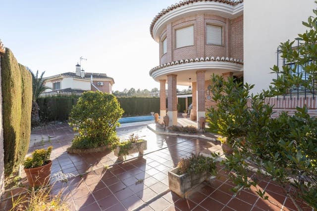 4 soveværelse Villa til salg i Albolote med swimmingpool garage - € 325.000 (Ref: 9437767)