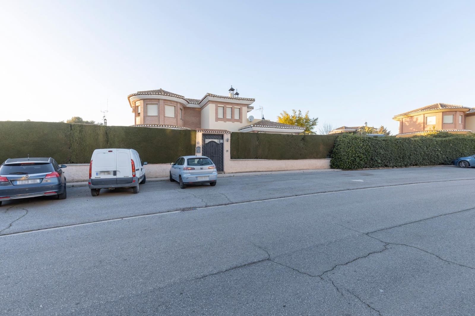 4 soveværelse Villa til salg i Albolote med swimmingpool garage - € 325.000 (Ref: 9437767)