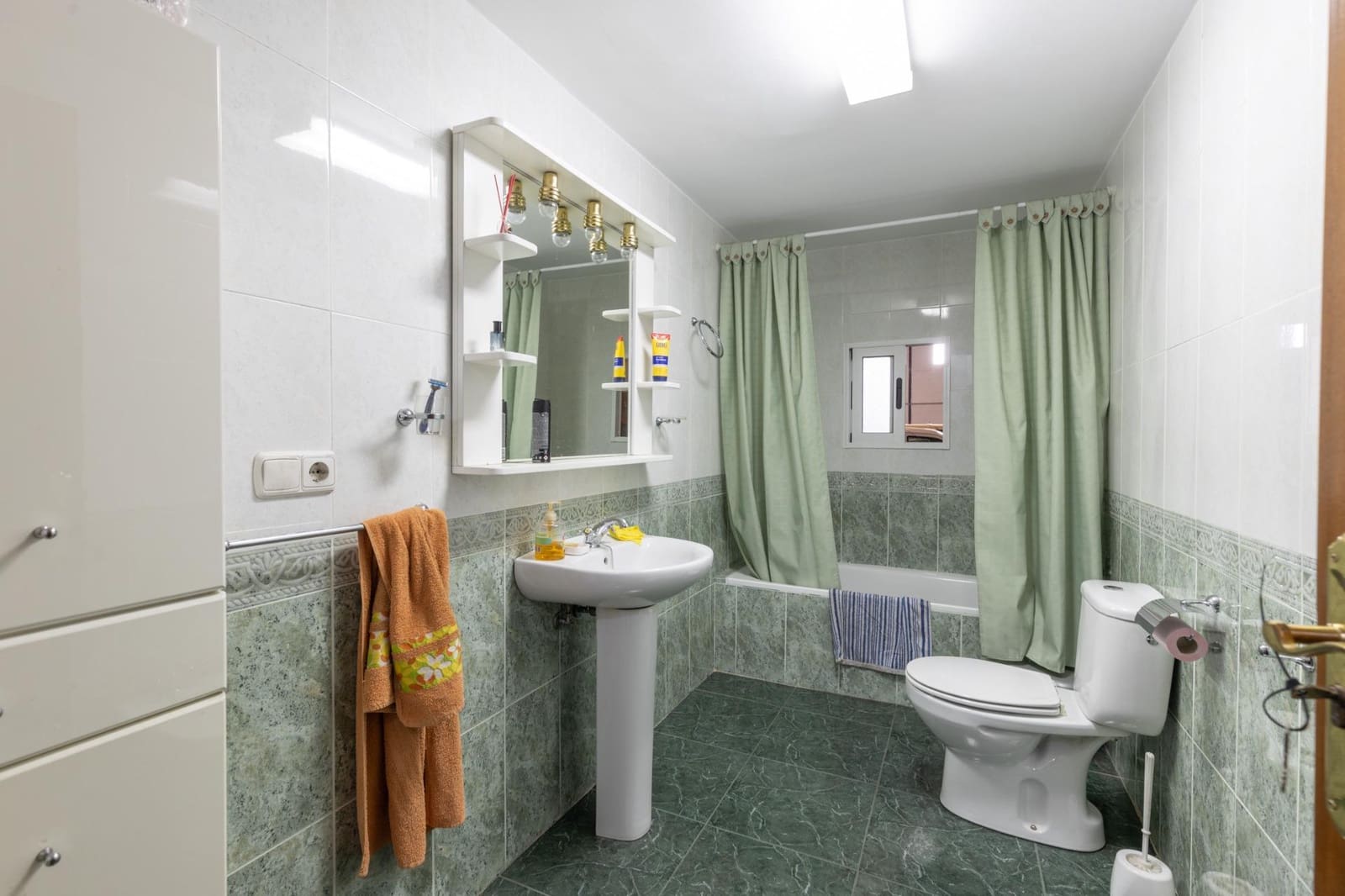 Företag till salu i Loja - 625 000 € (Ref: 9437769)