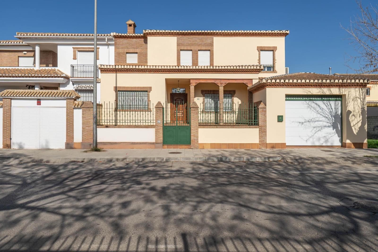 5 soveværelse Villa til salg i Santa Fe med swimmingpool garage - € 490.000 (Ref: 9437774)