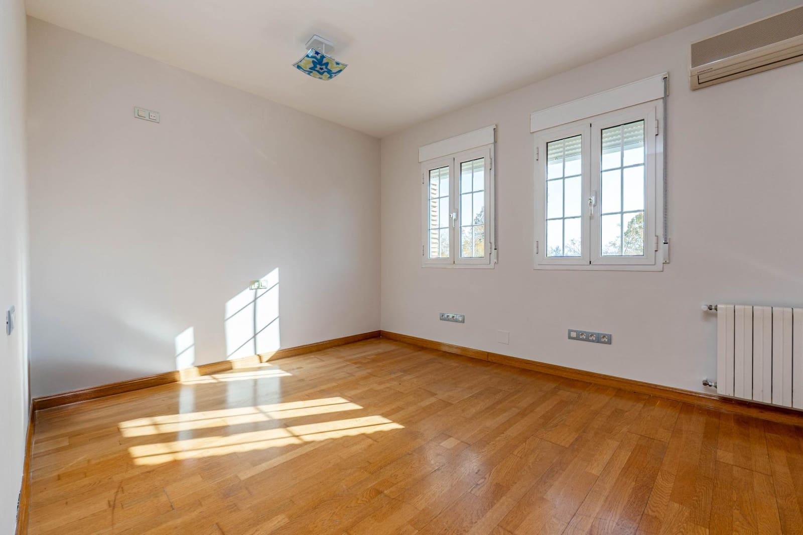 5 soveværelse Villa til salg i Santa Fe med swimmingpool garage - € 490.000 (Ref: 9437774)