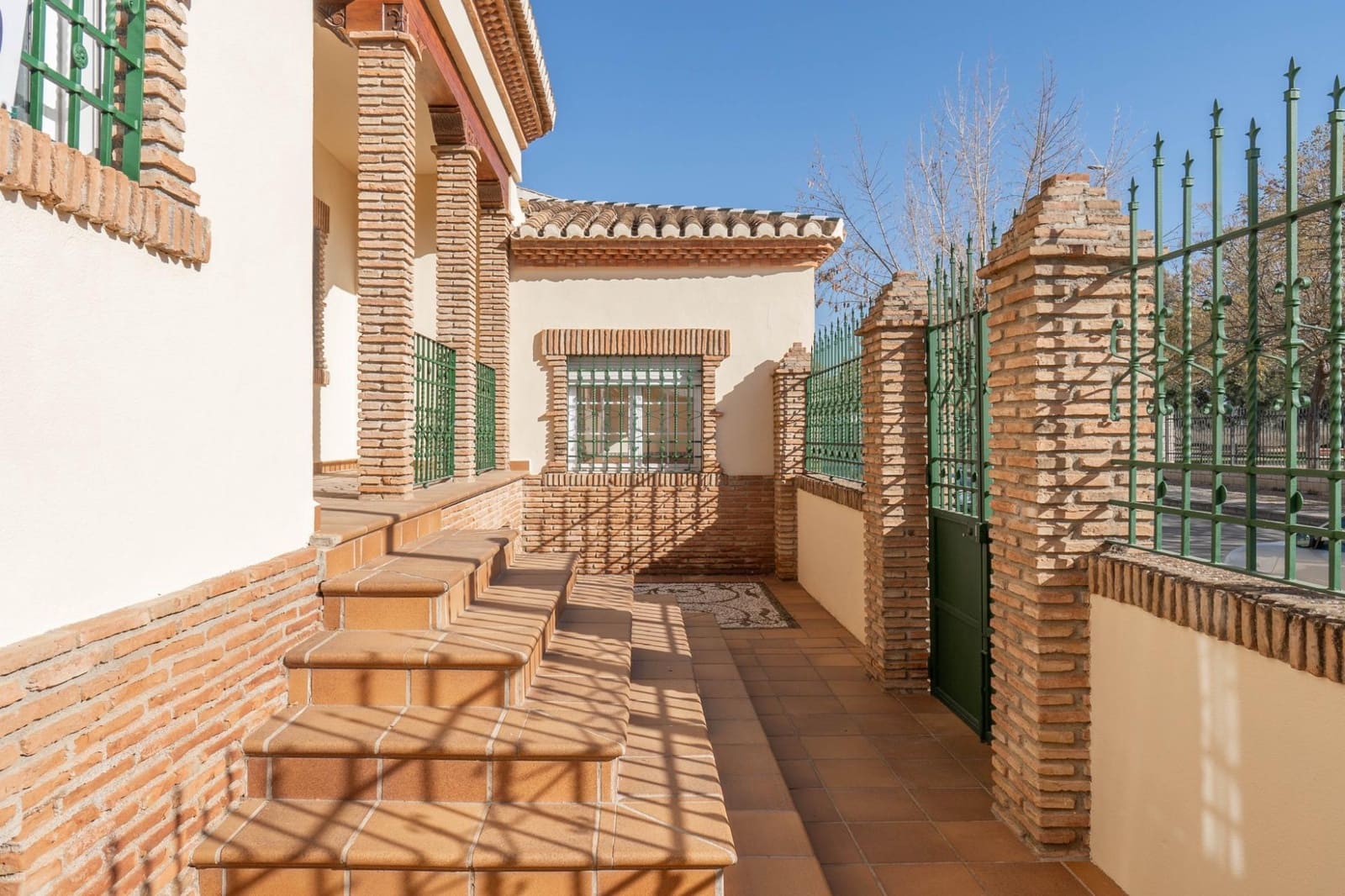 5 soveværelse Villa til salg i Santa Fe med swimmingpool garage - € 490.000 (Ref: 9437774)