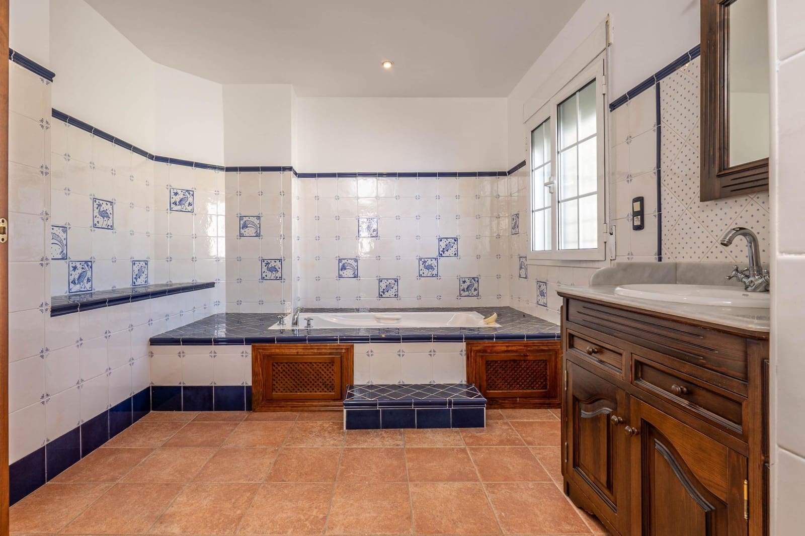 5 soveværelse Villa til salg i Santa Fe med swimmingpool garage - € 490.000 (Ref: 9437774)