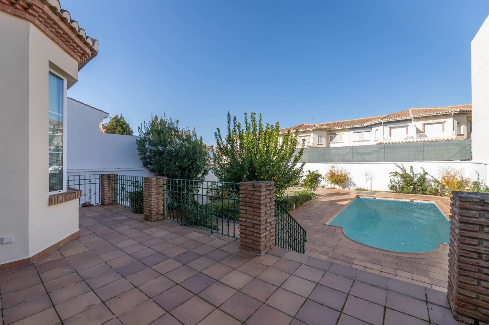 5 soveværelse Villa til salg i Santa Fe med swimmingpool garage - € 490.000 (Ref: 9437774)